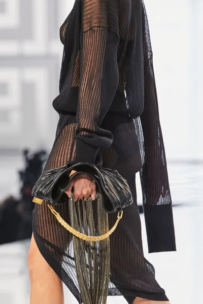 Look 90